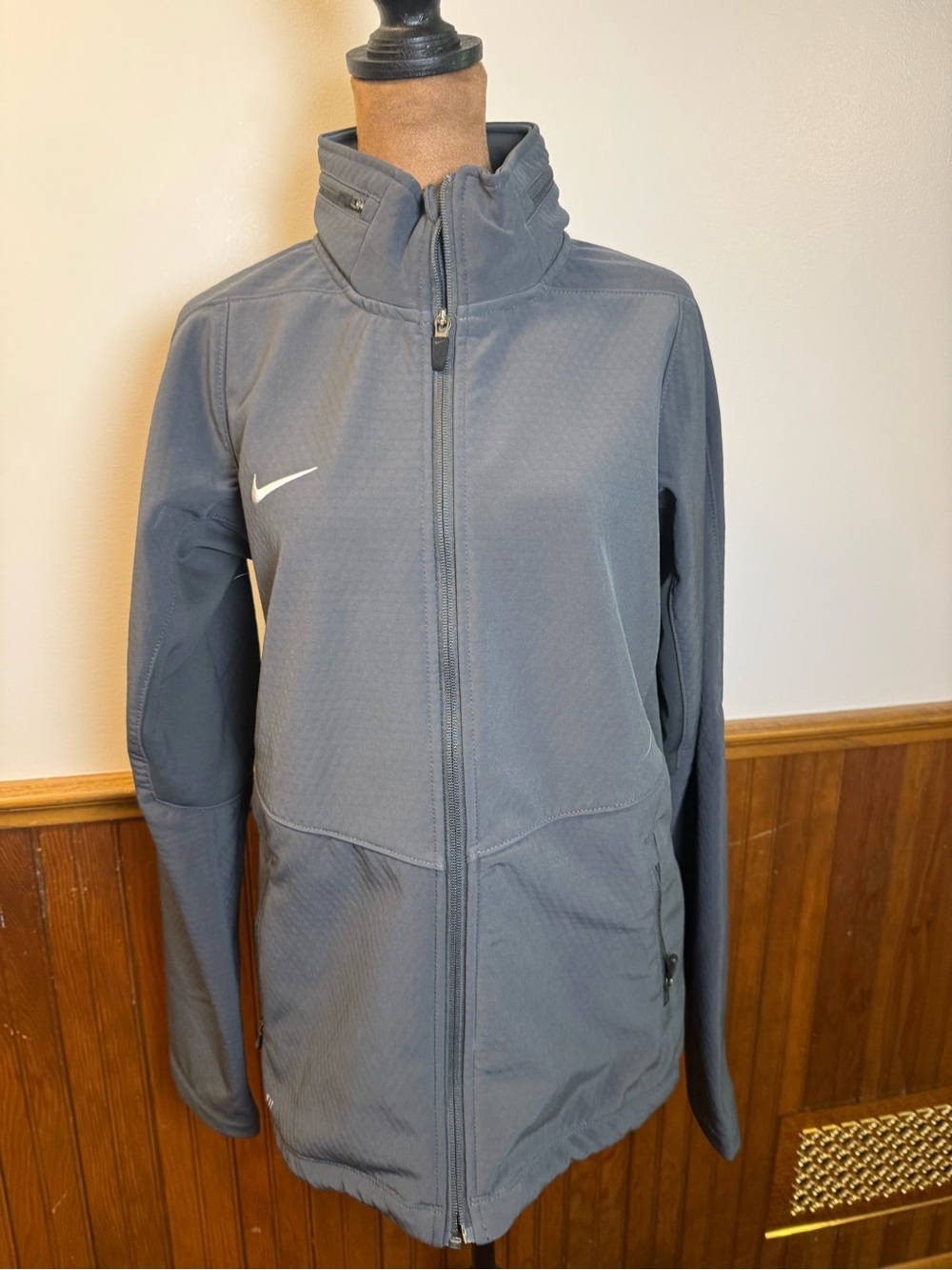 Nike Men’s Gray Full-Zip Training Jacket